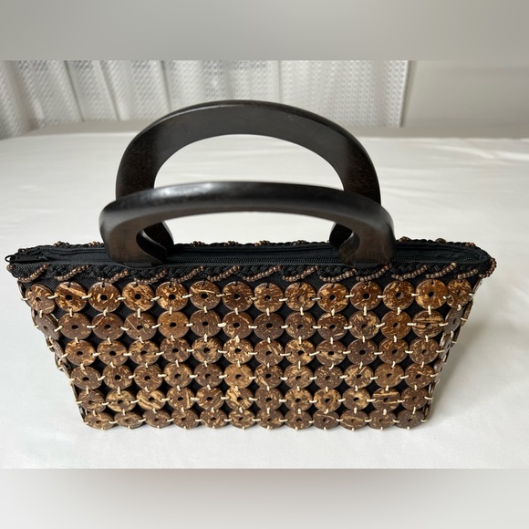 Handmade Coconut shell bag - Picture 1 of 9